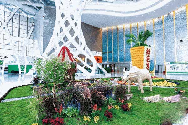 昆明搬家公司解讀2018昆明國(guó)際農(nóng)博會(huì)開(kāi)幕首日簽約額達(dá)241億.jpg